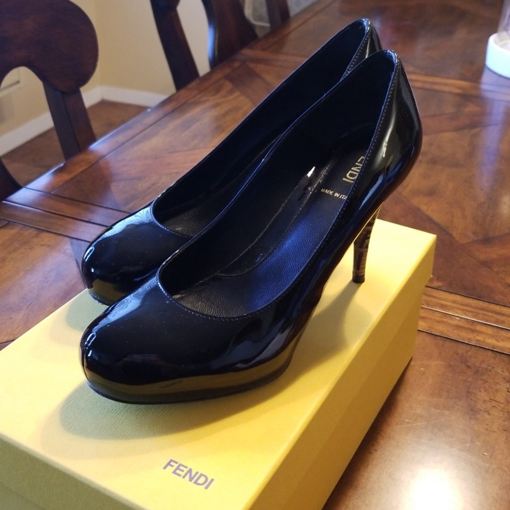 Fendi decollete vernice black pumps